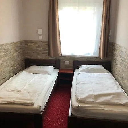 Mosoly Szallashely 3* סגד