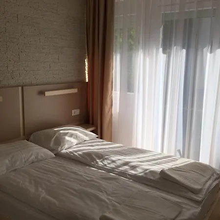 Mosoly Szallashely 3*